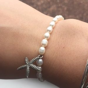 Pearl stretch bracelet + starfish silver charm